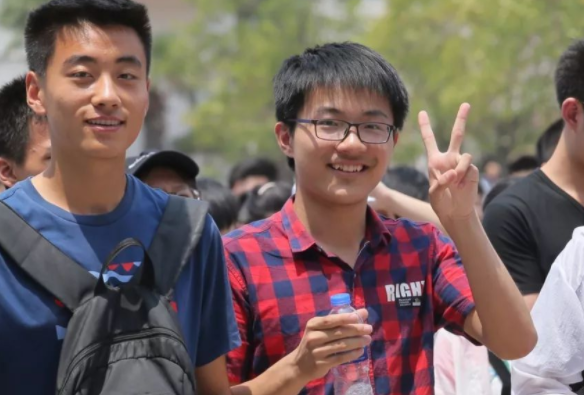 2021年高考文科生太难了，500分也将要读专科，理科生喜大普奔