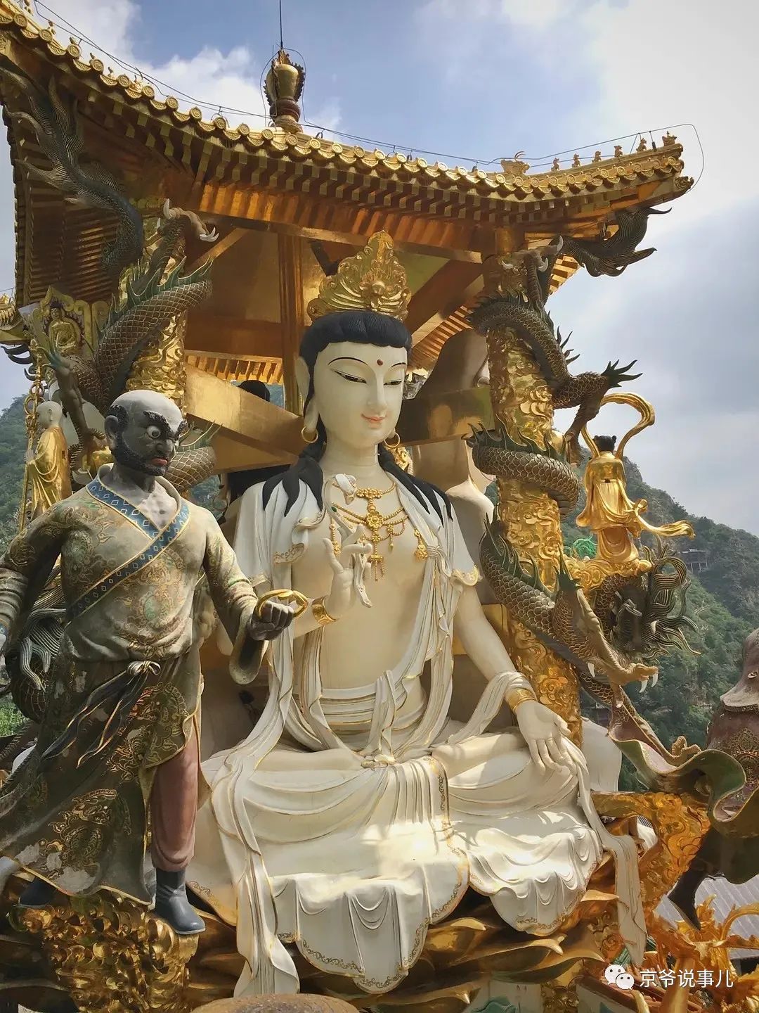 造型夸张,佛像诡异的千年古寺——白瀑寺