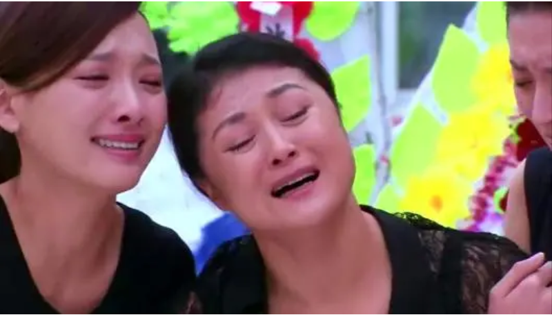 抛弃糟糠妻，娶小19岁娇妻，开豪车打人，“长贵”王小宝飘了？