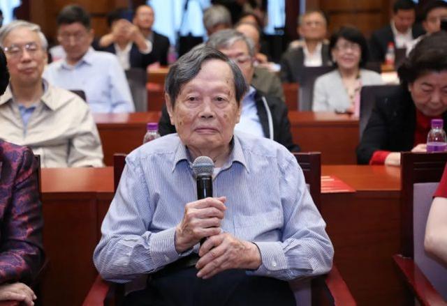 杨振宁自曝糗事：我年轻时一进实验室，实验室就得倒霉