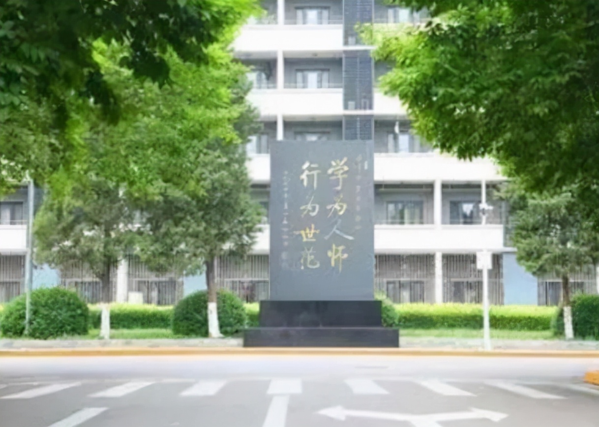 一985寝室男女混住，女大学生洗澡后尴尬，不准男生坐电梯惹争议