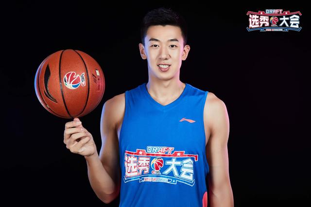 cba状元王少杰鞋子(北大王少杰参加选秀“状元及第”！上脚状元配色球鞋十分酷炫)