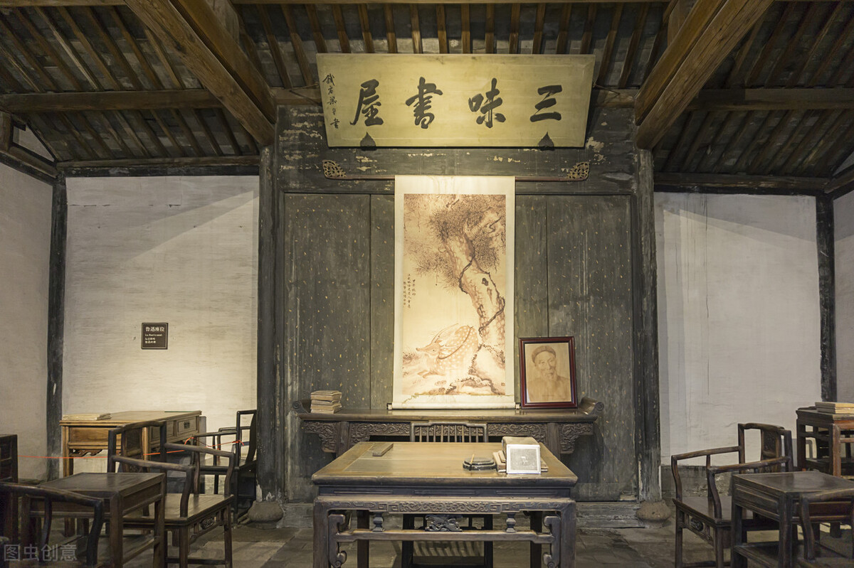 1918年4月,经好友钱玄同劝说,鲁迅结束了囚居在家里抄古碑的苦闷生活
