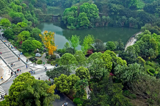 重慶工商大學堅持環境育人,文化育人理念,傾力打造花園式校園,是重慶