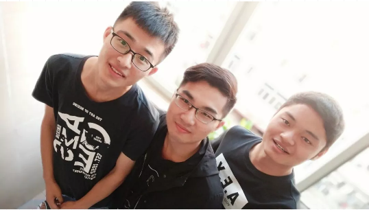 华中科技大学这4间寝室分住15个学霸：保研名校，开公司、拿专利，样样精通！