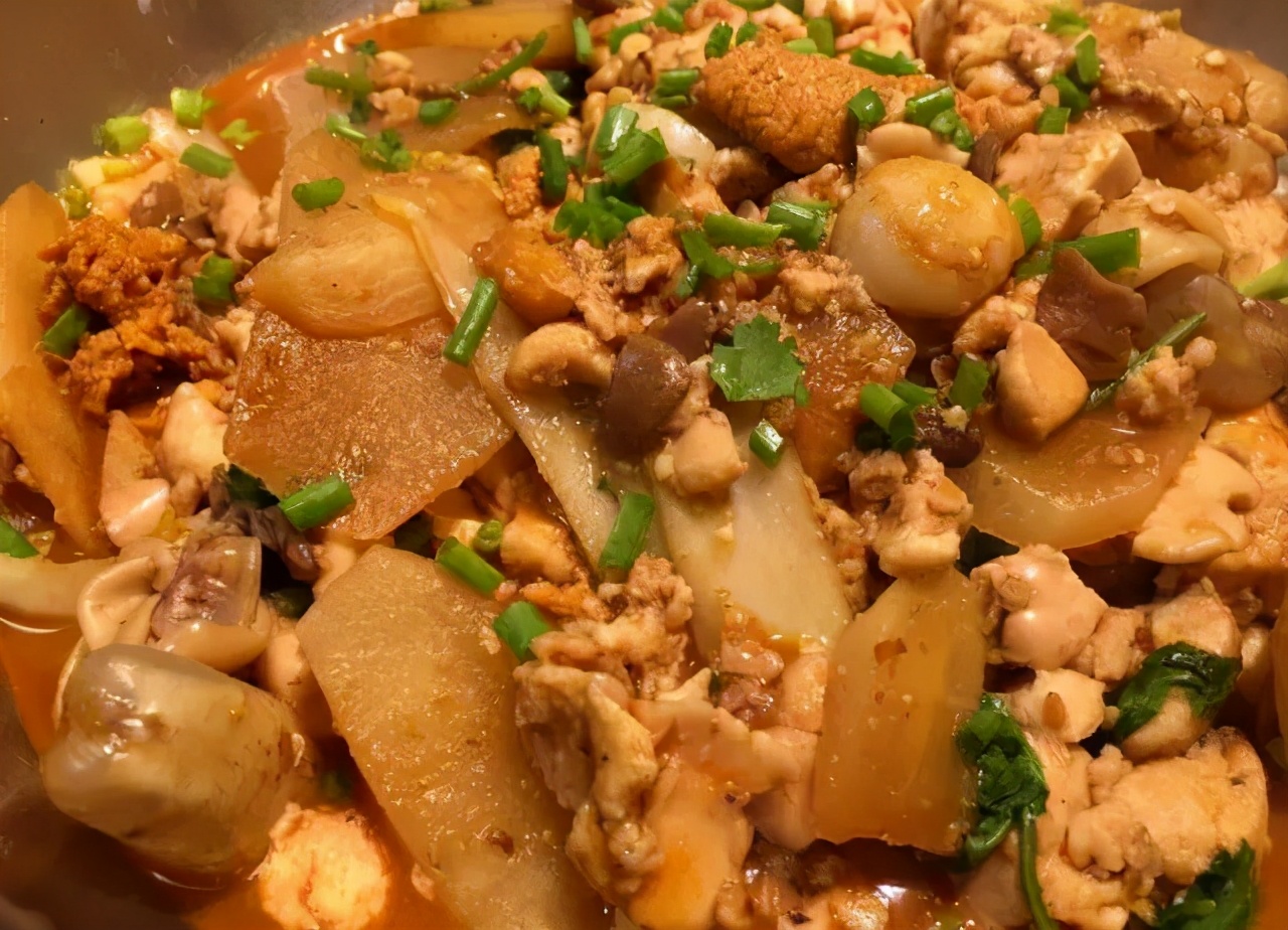 湖北人最爱的红烧鱼杂火锅，这种美食天越冷吃起来越过瘾
