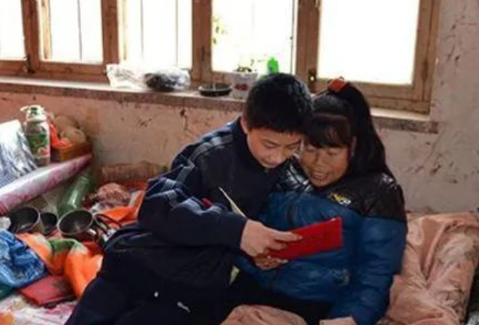 河北寒门贵子庞众望：父精神失常母瘫痪，却加分60以744分上清华