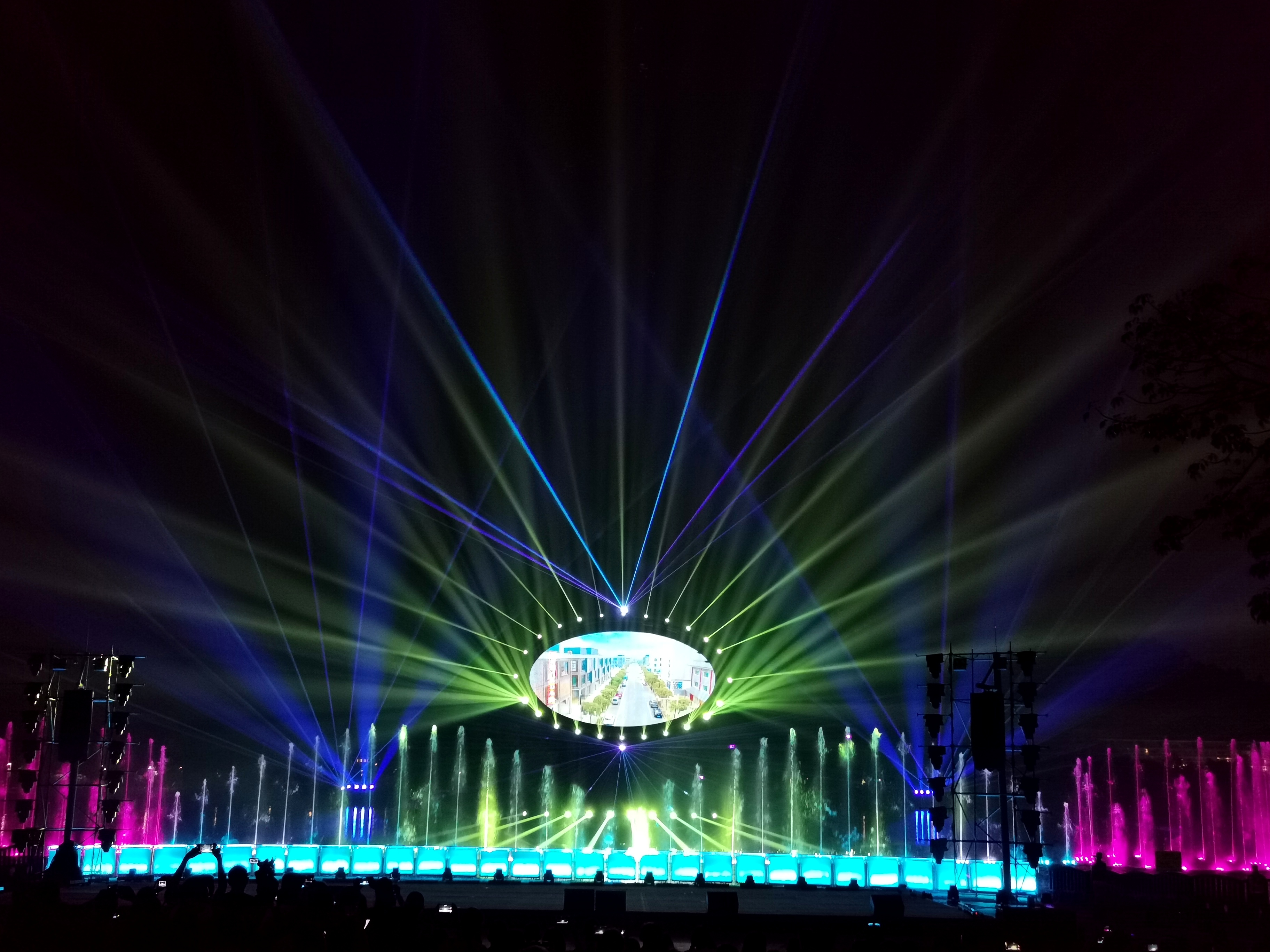 今晚东莞东城这里燃爆了！惊艳光影水舞秀 让群众大饱眼福