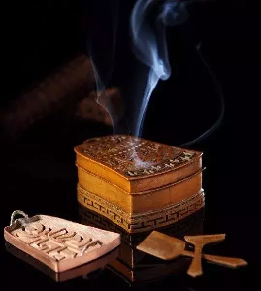 别有情趣的香炉,燃尽后的香灰是一幅画!