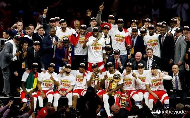 林书豪总冠军戒指什么时候拿的（此生足矣！林书豪跟随猛龙夺取总冠军，短短51秒却成为华人之光）-趣拿体育