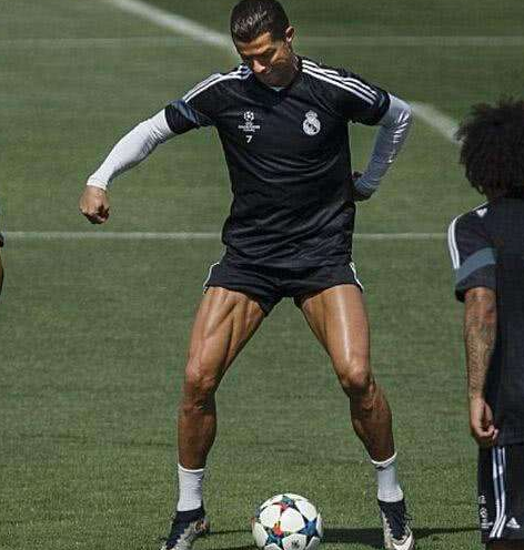 c罗vs李小龙(c罗身体素质多逆天?蝙蝠背媲美李小龙 弹跳不输nba球员)