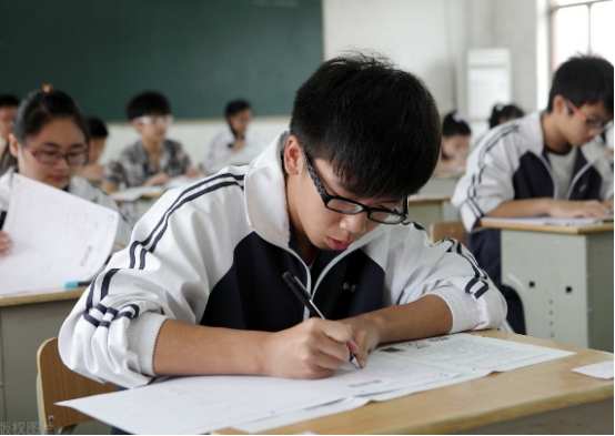“职高生”期末试卷曝光，阅卷老师看了直摇头，跟普高生差远了
