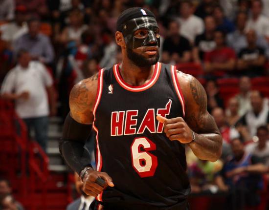 nba球衣為什么禁穿（NBA被禁止穿戴的裝備：韋德牌創可貼被禁，詹姆斯被針對兩次）
