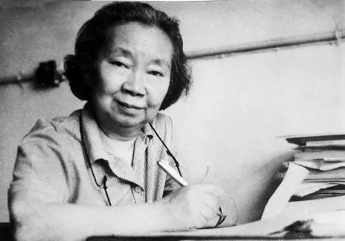 她是中国的哈佛大学校长，被誉为中国“半导体之母”