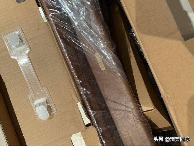 599元铜师傅黑胡桃实木方桌开箱，看看质量怎么样？值不值得购买