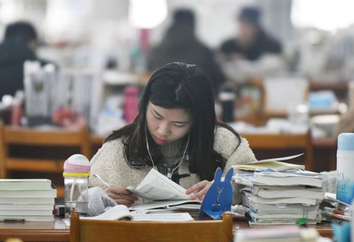 3000块请不动农民工，却能招到一批大学生，是现状还是误解？