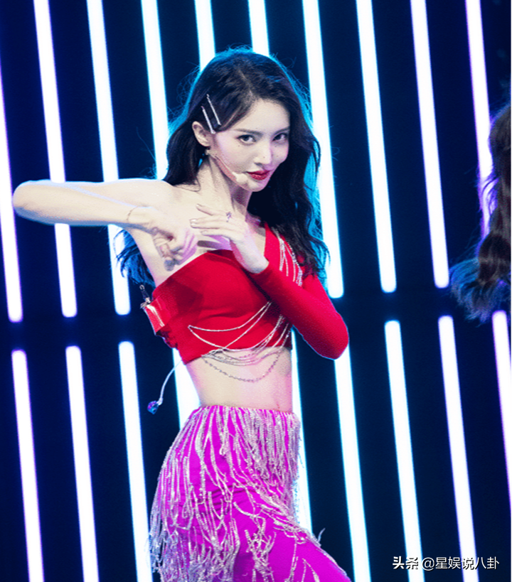 世界杯街舞杨雨婷(《街舞3》5位"浪姐"蹦迪,露腰显性感身材,一夜创下