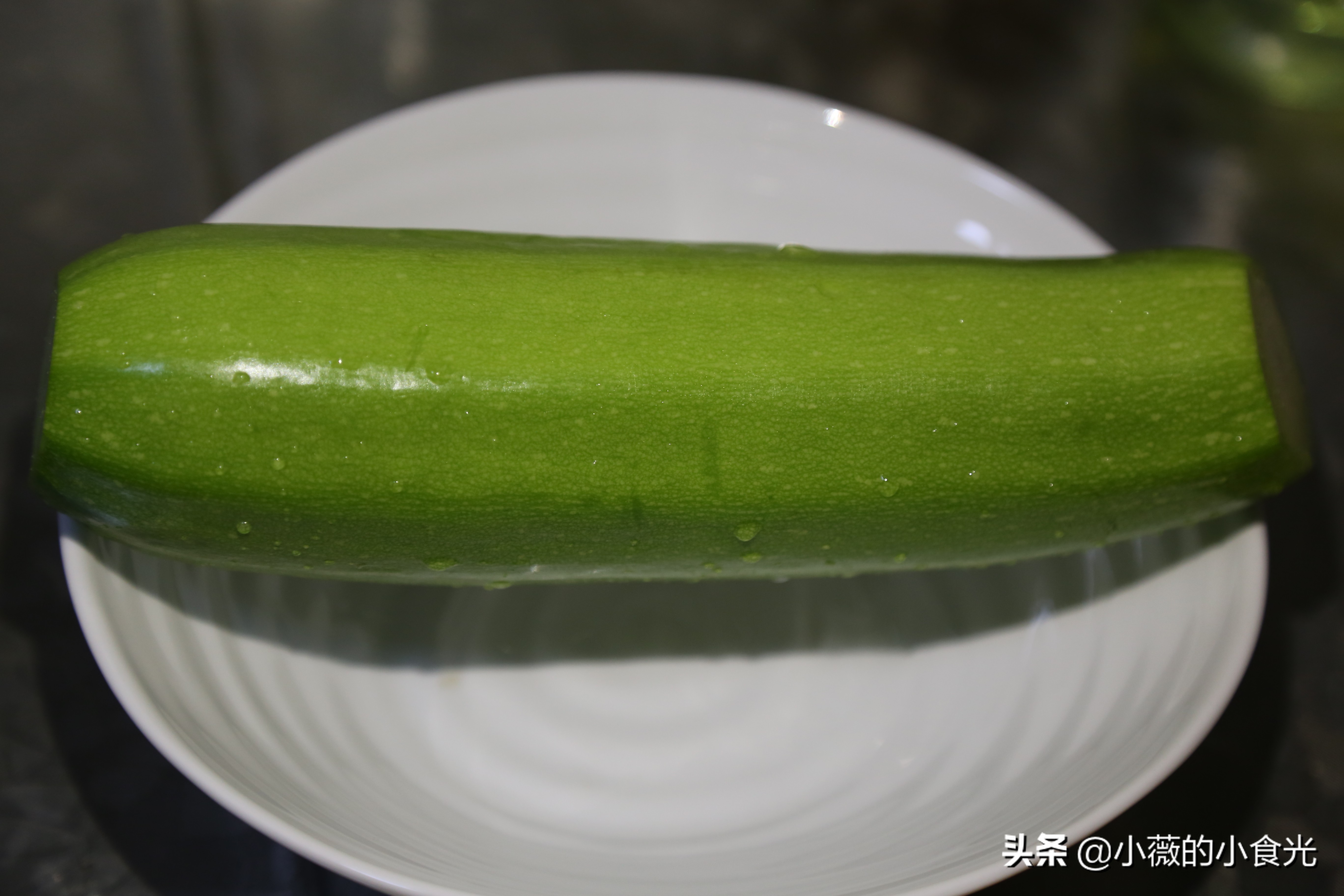 蘑菇的别样新做法，一起看看，干蘑菇怎样泡发更能激发出它的鲜味