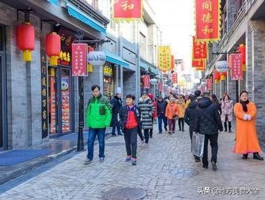 探秘美食街，北京牛街专卖各类小吃，游客表示除了价格牛啥也不行