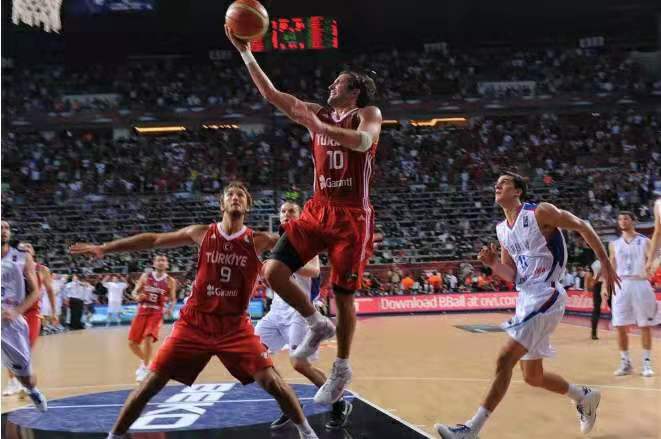 2010年篮球世界杯决赛（一人真的可以带走比赛！2010年世界杯决赛：KD拿下28分惊艳全场，）