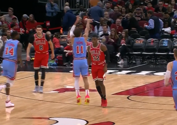 nba里为什么不能叉腰（过分了！特雷杨一个叉腰动作被裁判驱逐，这么下去收视率还会跌）-趣拿体育