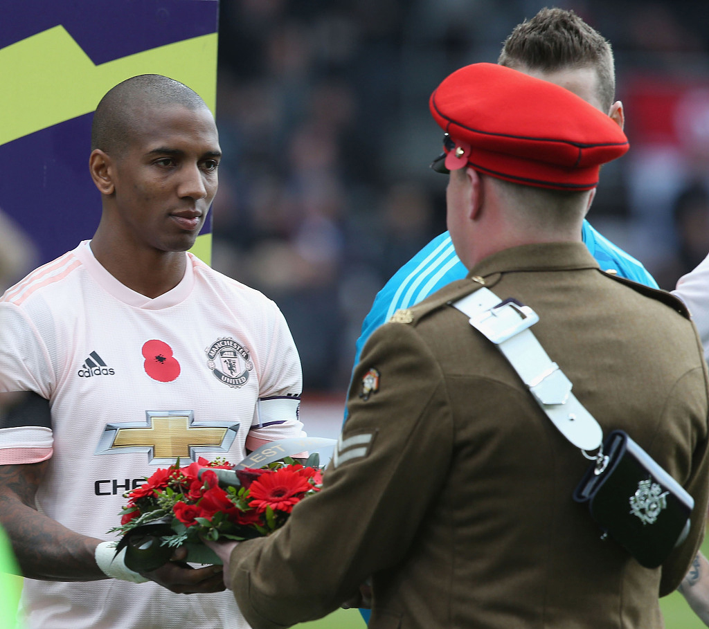 英超教练胸前戴什么（午报｜马蒂奇拒戴虞美人 足球政治划清界限？）