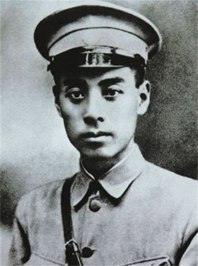 周恩来总理一生，为何四次痛哭？为父亲、为朋友、为人民