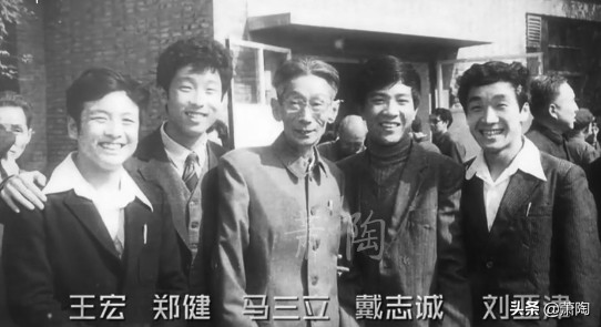 李伯祥的徒弟 有的成了大腕 但快被吐沫星子淹死 有的真去了极乐世界