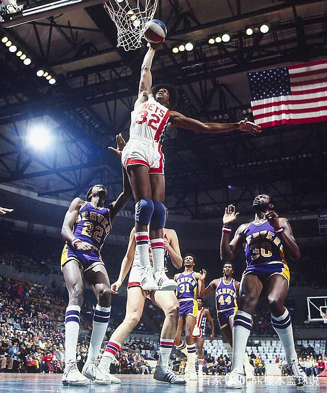 nba為什么不準吊框（扣籃還是不扣？NBA籃筐飛行進化論，50年前沒幾個人敢飛行）