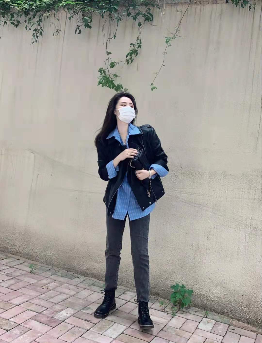 短款皮衣搭配什么裤子好看