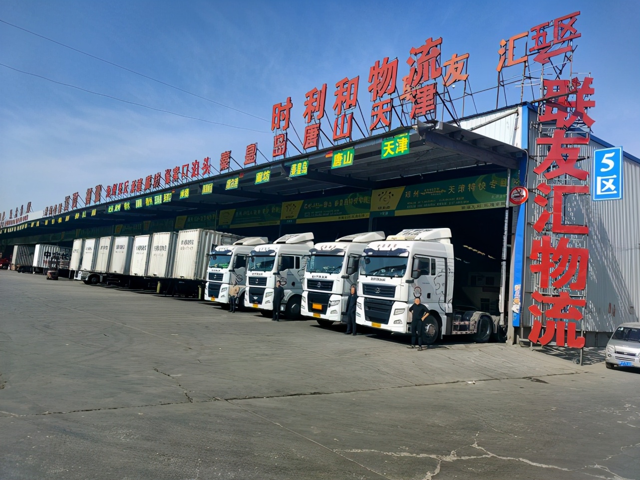 24年前卖货车被骗，父亲发誓不再买车，却因为儿子买了价值400万的“4头11挂”