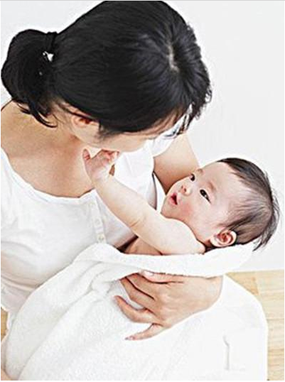 出月子就来“大姨妈”和1年后来的区别，这3个因素影响产后月经