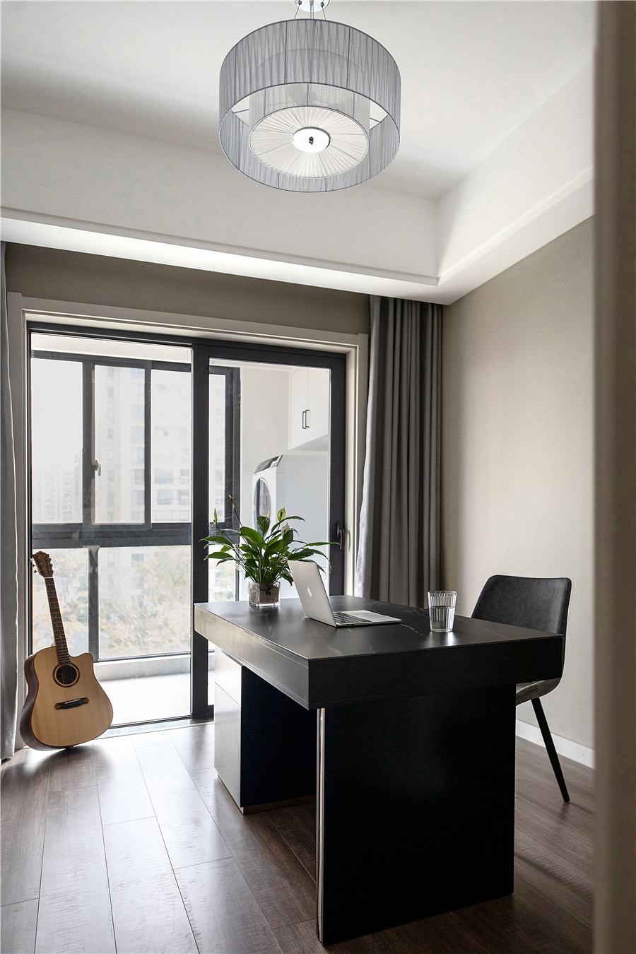 200㎡现代风设计，开放式厨房+餐厅+吧台，轻松自然的生活