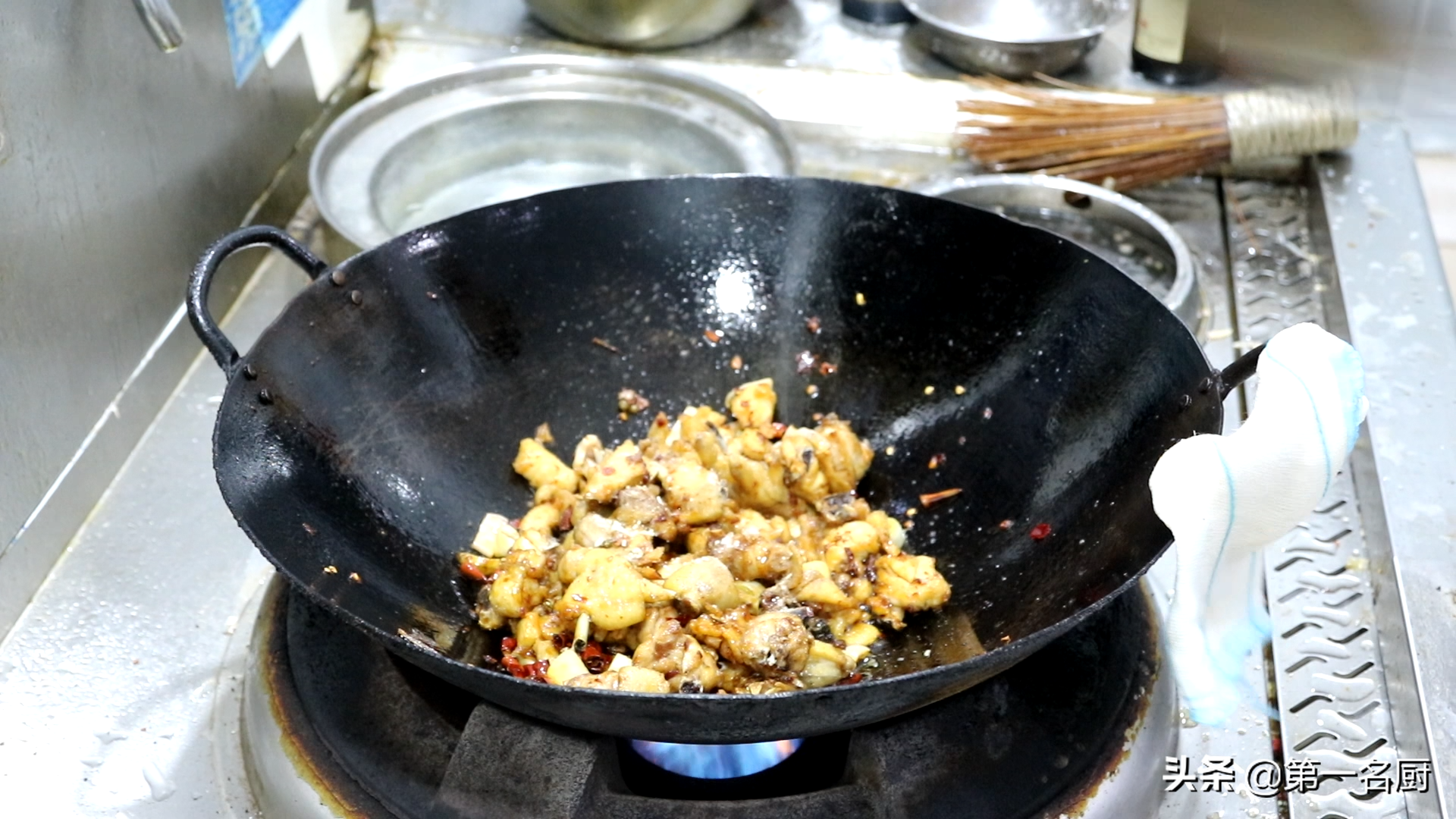 麻辣干锅鸡（分享麻辣干锅鸡家常做法肉质软烂）