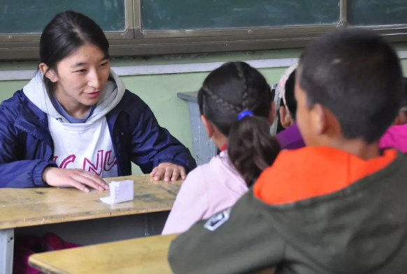 西藏一小學教師工資單曝光，沒有績效工資，年薪還能超16萬元
