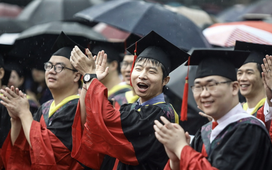 韦神CP出现！32岁清华“梨涡女神”教授，拒绝留美回国发明咽拭子