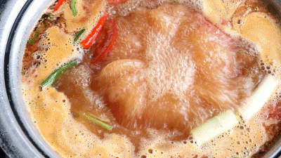 带你品味地道昆明老滋味~79元抢昆明老孔雀傣味酸汤火锅套餐！