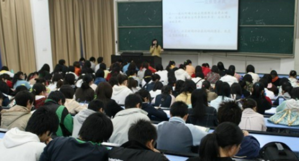 华中师大研究生火了，所学专业太“坑人”，毕业无奈摆摊卖鸡爪