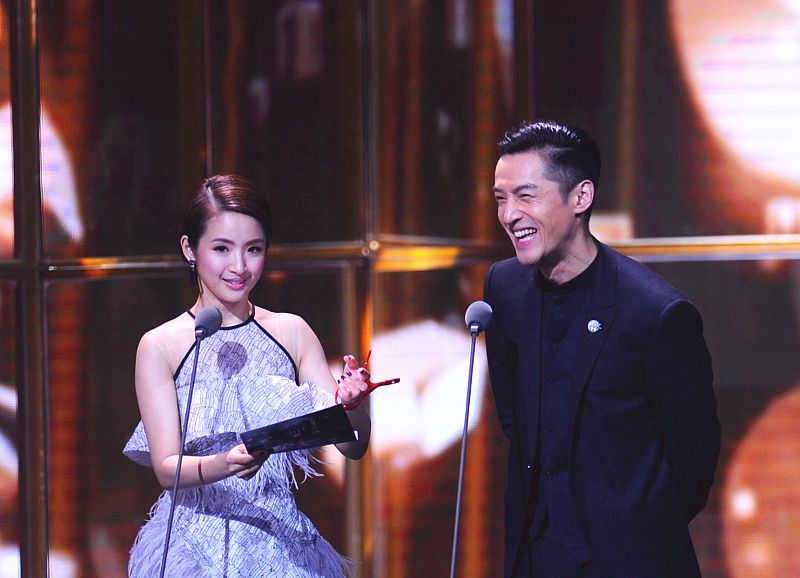 16岁赚钱养家22岁立遗书，为怀孕生吃田鸡，林依晨的苦远不止于此