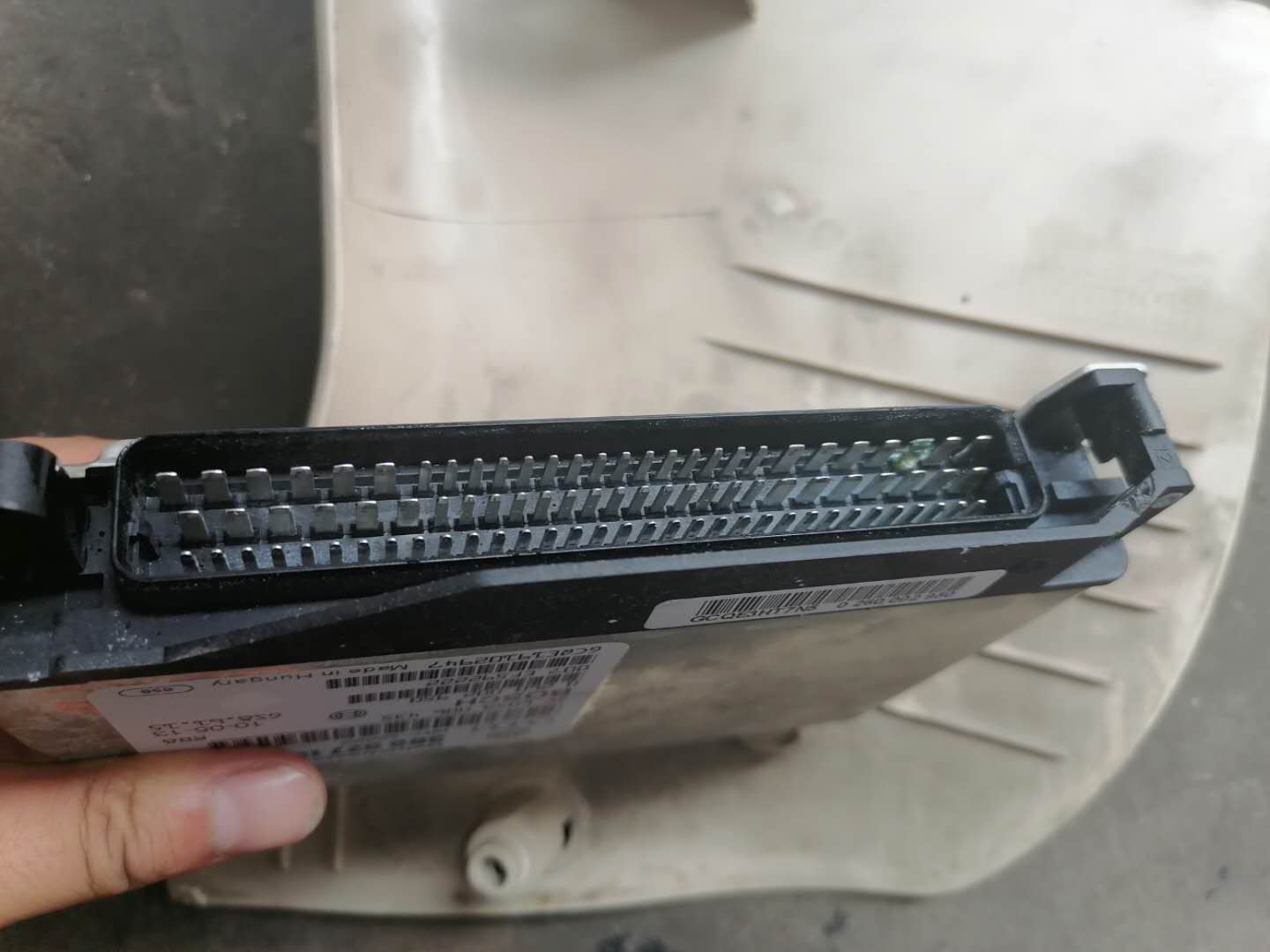 帕萨特领驭P-R-N-D挂挡冲击顿挫，发动机前后摇晃抬头，胖哥检查