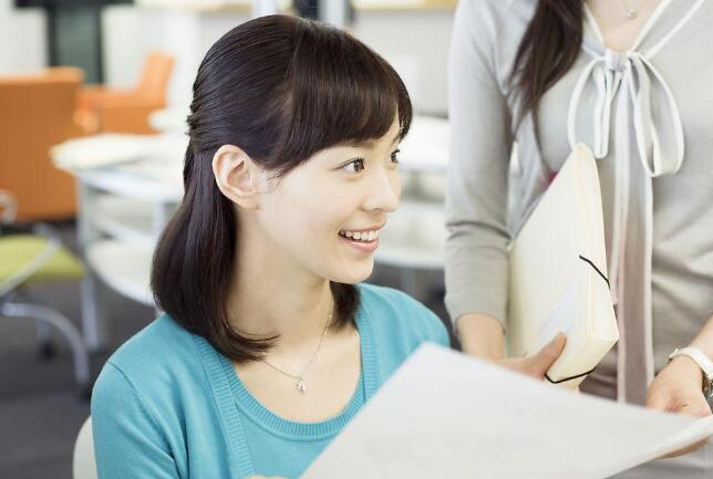 “专科生”和“本科生”的区别，3张图看出“差距”，太真实了