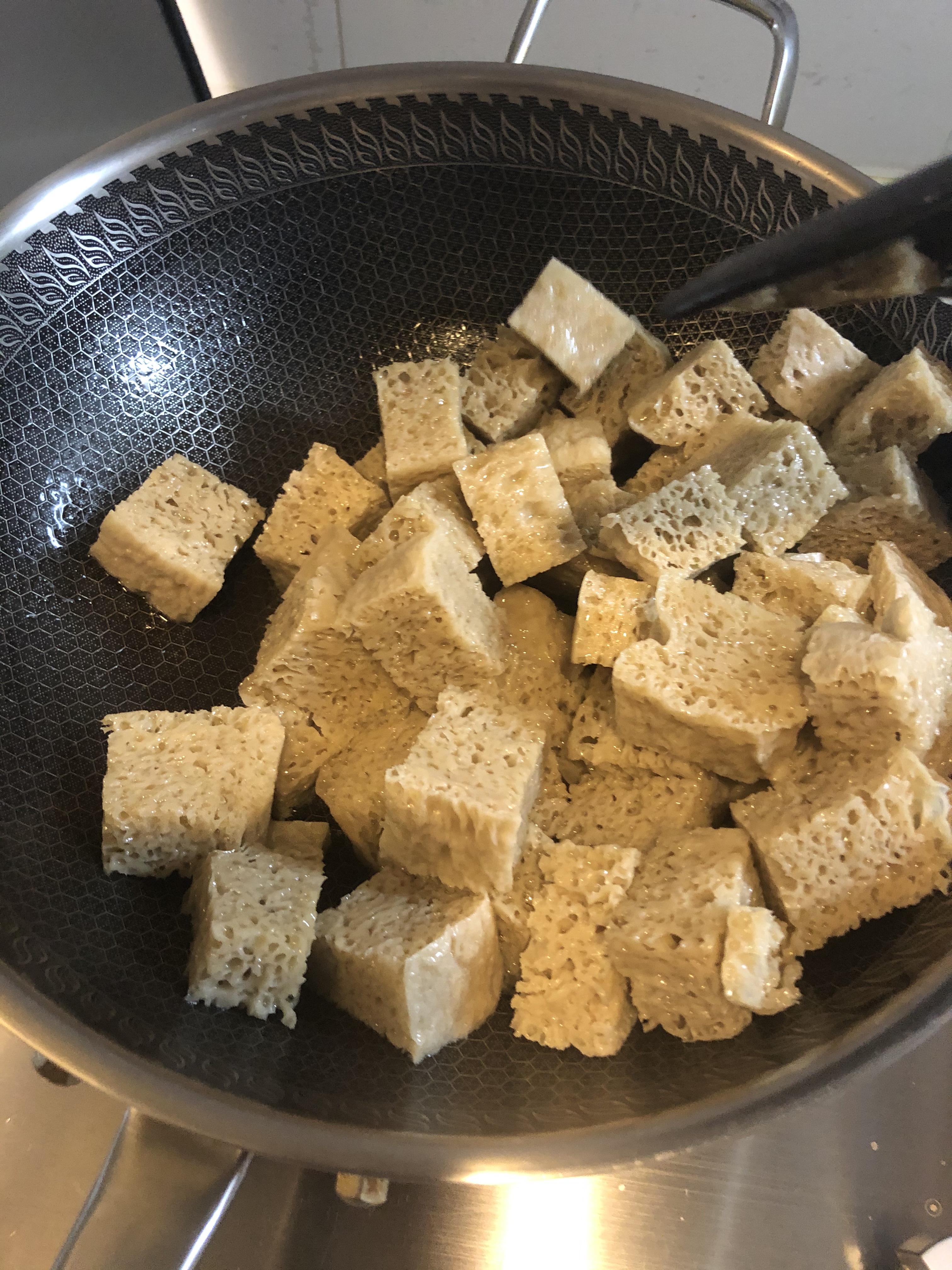 上海妈妈教你“四喜烤麸”家常做法，色泽诱人，鲜软入味