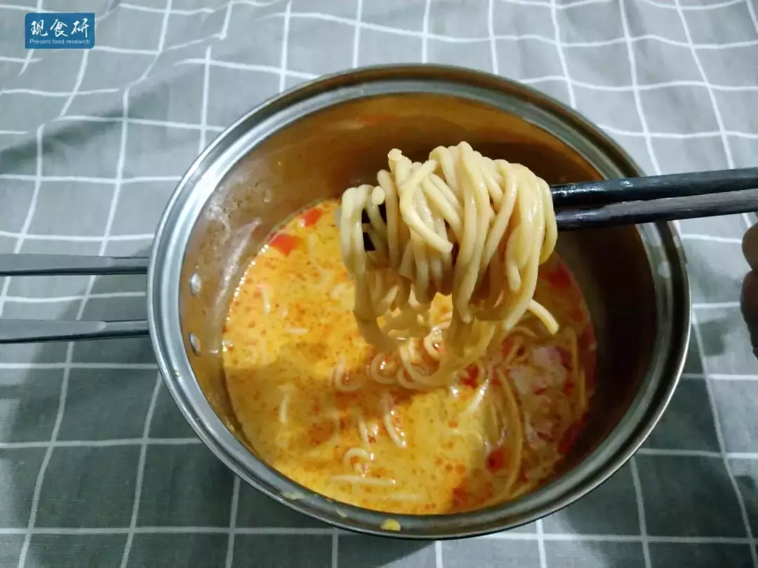 传说中的世界第一泡面真好吃么?百盛厨超有特色的两款泡面测评