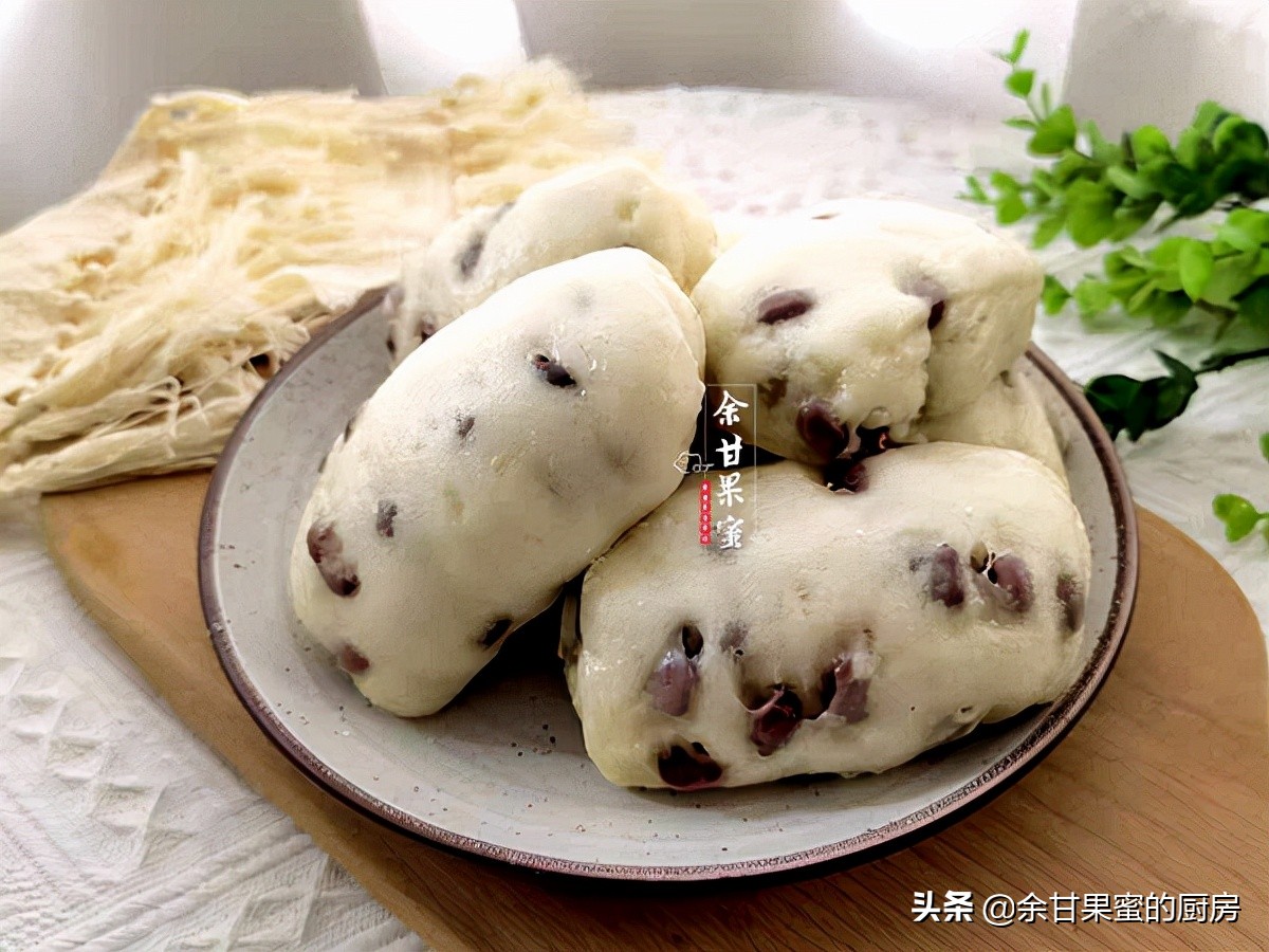 天冷了，用这方法制作发面团，加点红豆同蒸，早餐面食轻松上桌