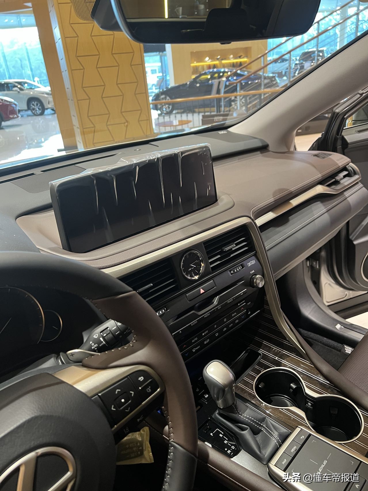 新车 </p><p>　　 售价50.90万元，雷克萨斯RX300新增特别版上市，配2.0T动力