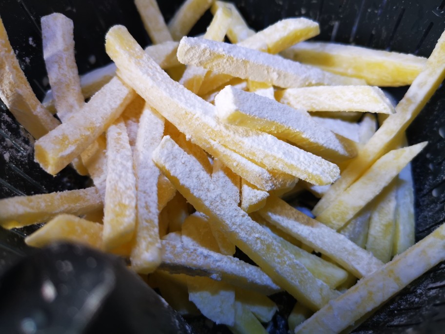 教你在家炸薯条，成本也就2块钱，金黄酥脆，和肯德基的一样好吃