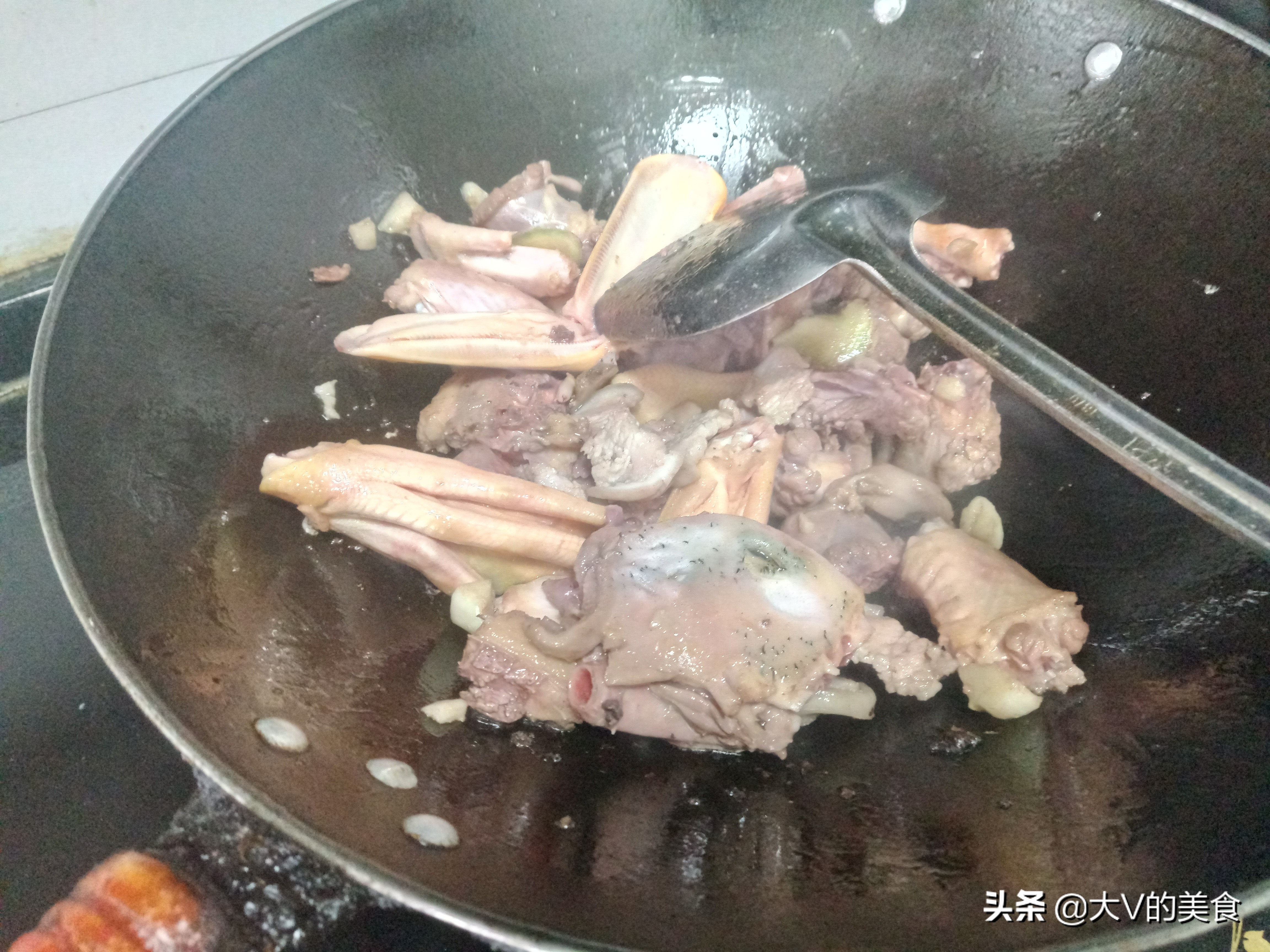 清炖全鸭汤的做法（原汁原味清炖鸭肉汤的家常做法）