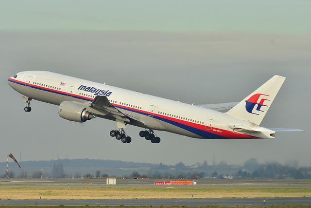据Express(专家称马航MH370曾因所载货物发生火灾，在偏远地区坠入印度洋)