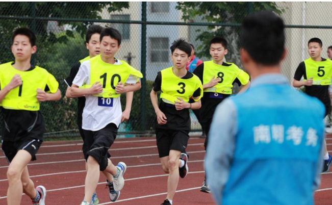 培训机构被叫停，新东方成第1个转型成功的机构，新增课程吸引人