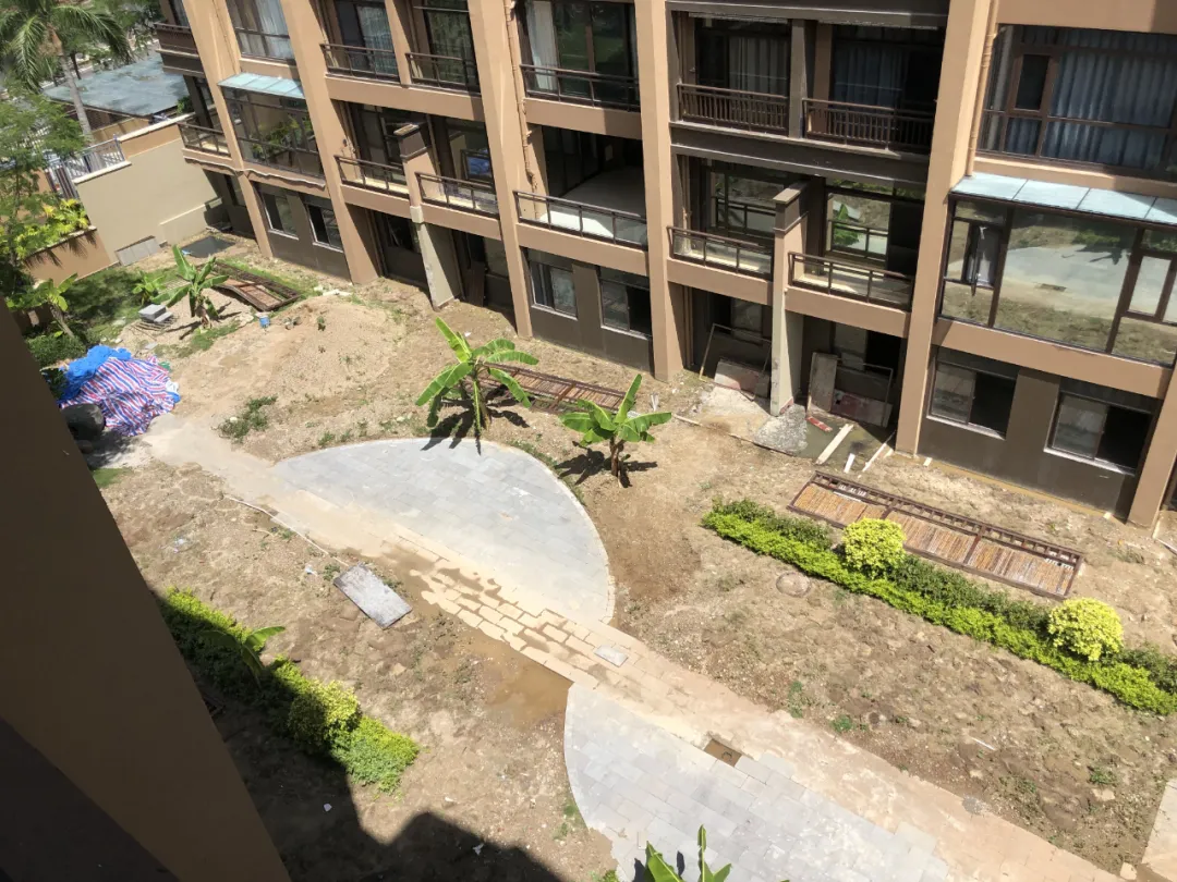 三亚一高档小区地下一层魔幻变首层:被认定违建,执法却束手无策
